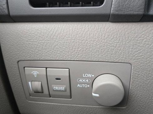 Used 2005 Kia Sorento EX image 13