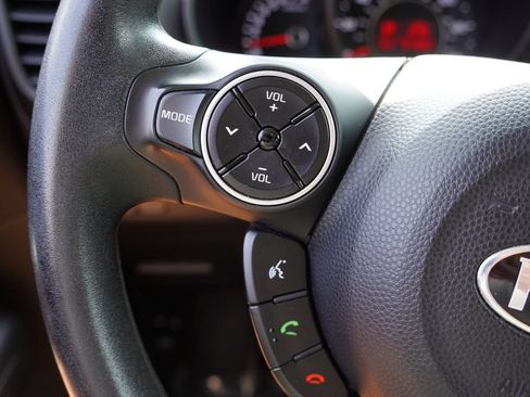 Used 2015 Kia Soul + FWD image 27