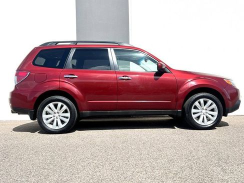 Used 2012 Subaru Forester 2.5X Premium AWD/4WD image 2