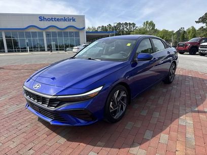 Used 2024 Hyundai Elantra SEL w/ Convenience Package
