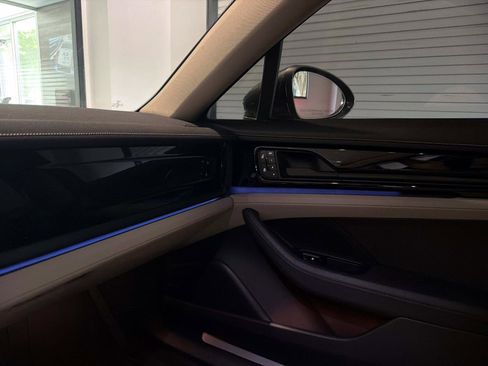 Used 2025 Porsche Panamera RWD image 21