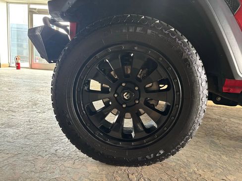 Used 2018 Jeep Wrangler Unlimited Sport S AWD/4WD image 23