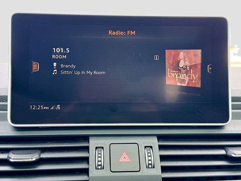 Used 2020 Audi Q5 2.0T Titanium Premium Plus w/ Premium Plus Package image 32