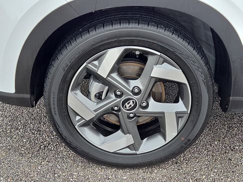 Used 2025 Hyundai Venue SEL FWD image 7