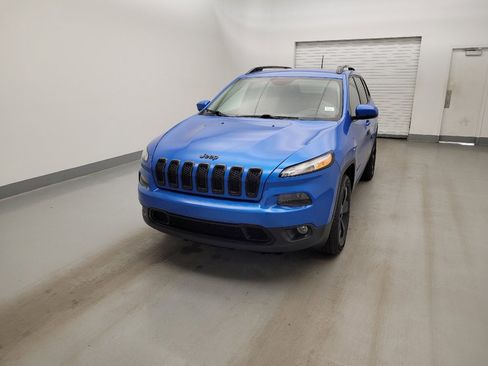 Used 2018 Jeep Cherokee Latitude w/ Altitude Package AWD/4WD image 15
