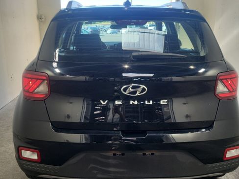 Used 2024 Hyundai Venue SEL FWD image 8