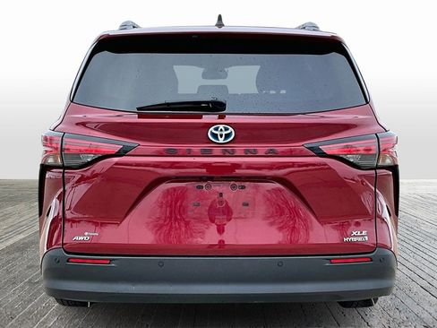 Used 2022 Toyota Sienna XLE image 7