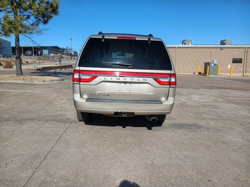 Used 2017 Lincoln Navigator L Select image 4