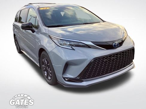 Used 2024 Toyota Sienna XSE w/ XSE Plus Package AWD/4WD image 1