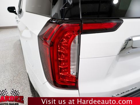 Used 2022 GMC Yukon XL SLT image 9
