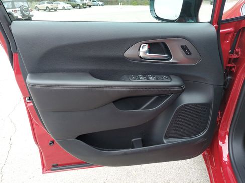 New 2026 Chrysler Pacifica Select w/ S Appearance Package FWD image 29