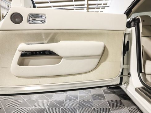 Used 2014 Rolls-Royce Wraith RWD image 24