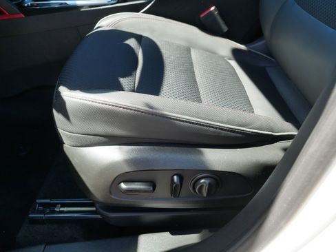 Used 2021 Chevrolet TrailBlazer RS w/ Technology Package image 20