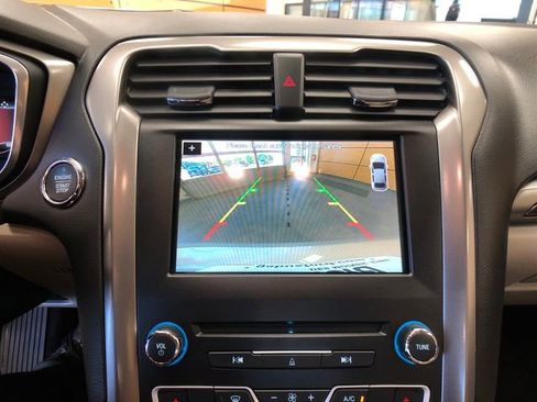 Used 2017 Ford Fusion SE w/ Fusion SE Technology Package FWD image 16