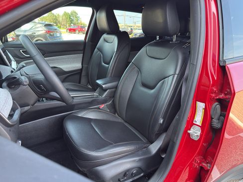 Used 2023 Jeep Compass Latitude AWD/4WD image 11