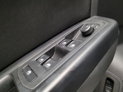 Used 2020 Volkswagen Atlas Cross Sport SE w/ Towing Package FWD image 27