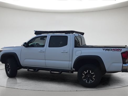 Used 2018 Toyota Tacoma TRD Off-Road AWD/4WD image 10