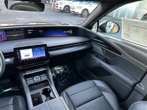 Certified 2024 Lincoln Nautilus Reserve w/ Jet Appearance Package (87T) image 17