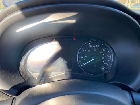 Used 2021 Nissan Kicks SV image 9