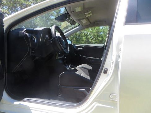 Used 2017 Toyota Corolla iM FWD image 9