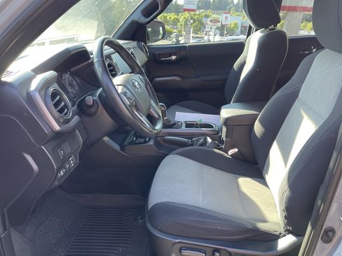 Certified 2021 Toyota Tacoma TRD Off-Road w/ Technology Package AWD/4WD image 11