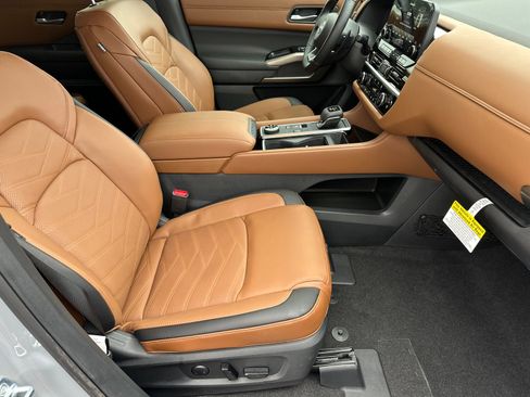 New 2025 Nissan Pathfinder Platinum w/ Cargo Package image 13