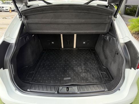 Used 2018 Jaguar F-PACE Premium image 32