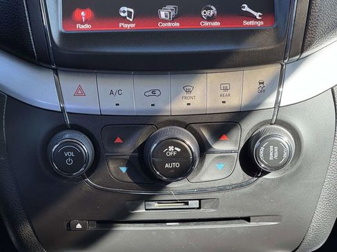 Used 2019 Dodge Journey SE w/ Premium Group image 18