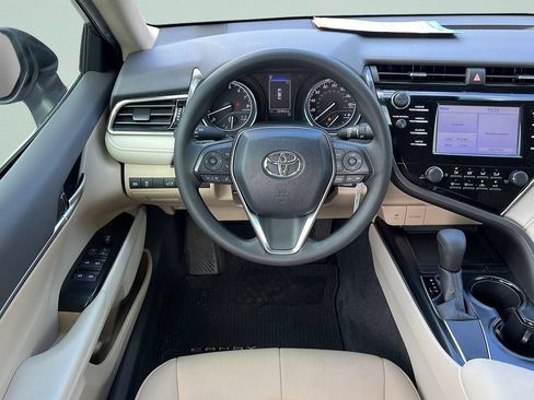 Used 2018 Toyota Camry LE FWD image 14