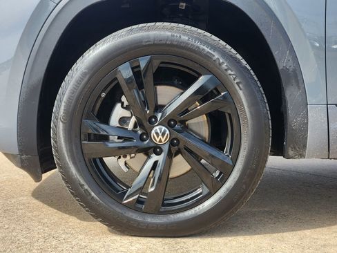 Used 2025 Volkswagen Atlas Cross Sport SEL R-Line image 14