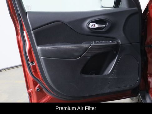 Used 2015 Jeep Cherokee Latitude w/ Comfort/Convenience Group FWD image 13