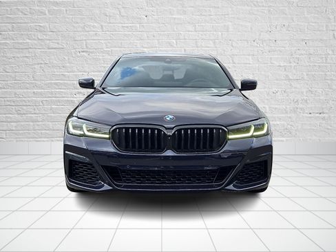 Used 2023 BMW M550i xDrive w/ Dynamic Handling Package image 2