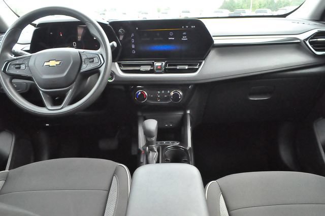 Used 2024 Chevrolet TrailBlazer LT AWD/4WD image 16
