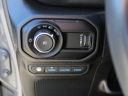 Used 2023 Jeep Wrangler Unlimited Sahara image 13