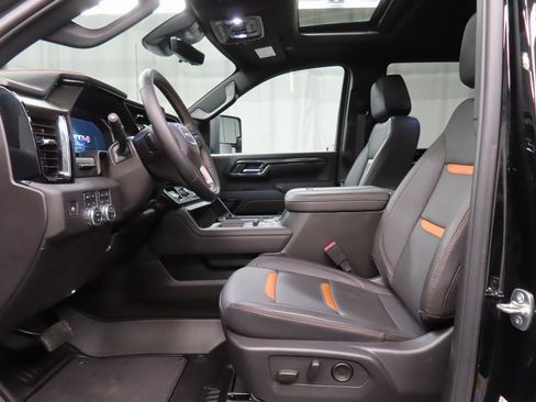 Used 2025 GMC Sierra 3500 AT4 image 9