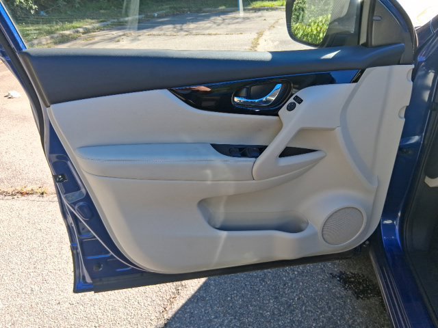 Used 2022 Nissan Rogue Sport SV FWD image 9