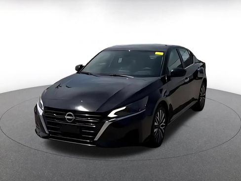 Used 2025 Nissan Altima 2.5 SV FWD image 7