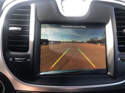 Used 2018 Chrysler 300 Touring L image 14