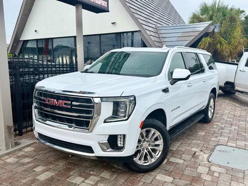 Used 2023 GMC Yukon XL SLT AWD/4WD image 1
