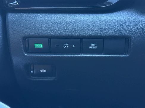 Used 2020 Nissan Sentra SV w/ SV Premium Package image 31