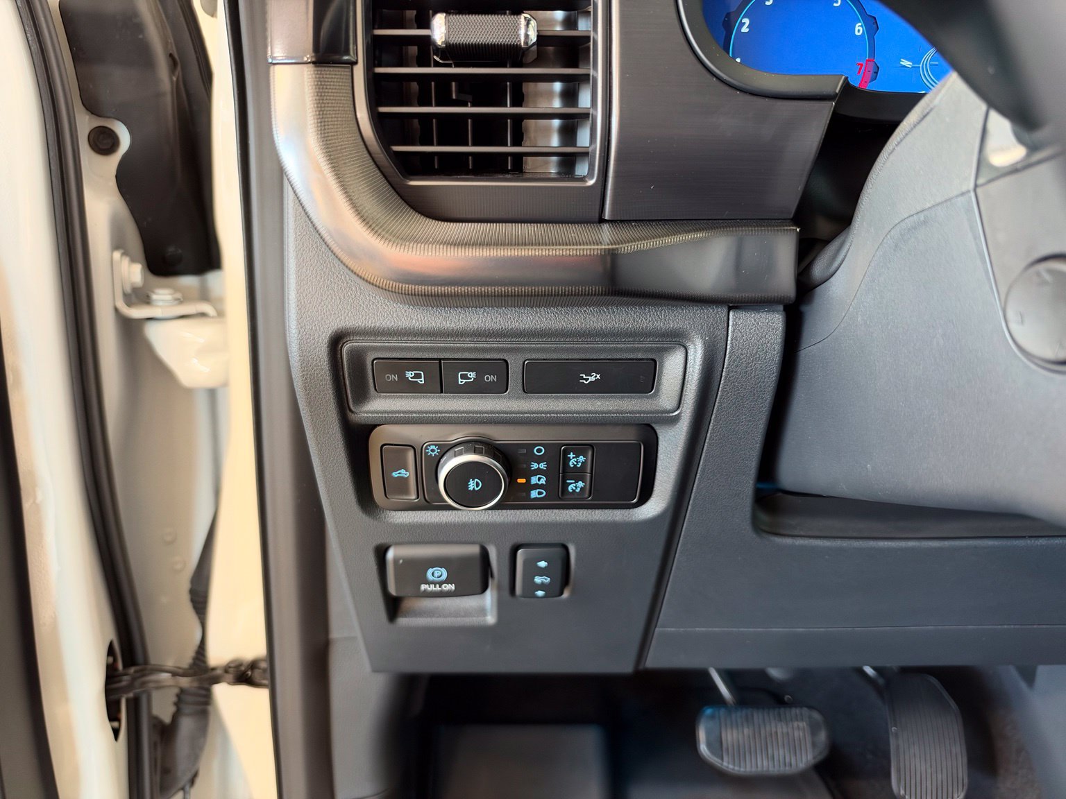 Used 2024 Ford F150 Lariat w/ FX4 Off-Road Package AWD/4WD image 23