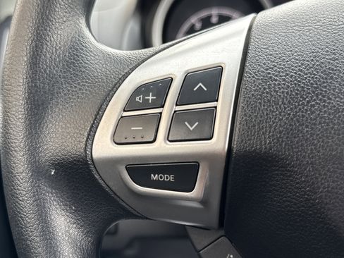 Used 2017 Mitsubishi Lancer ES image 18