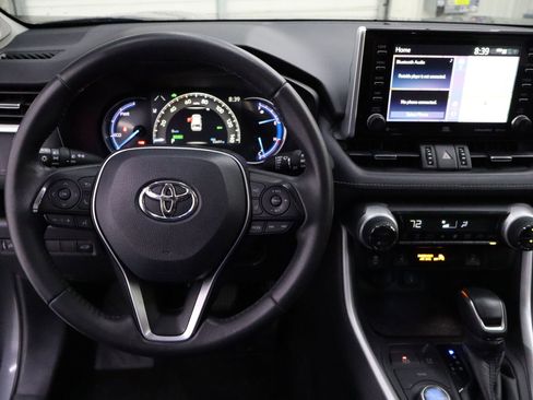 Used 2020 Toyota RAV4 Limited image 18
