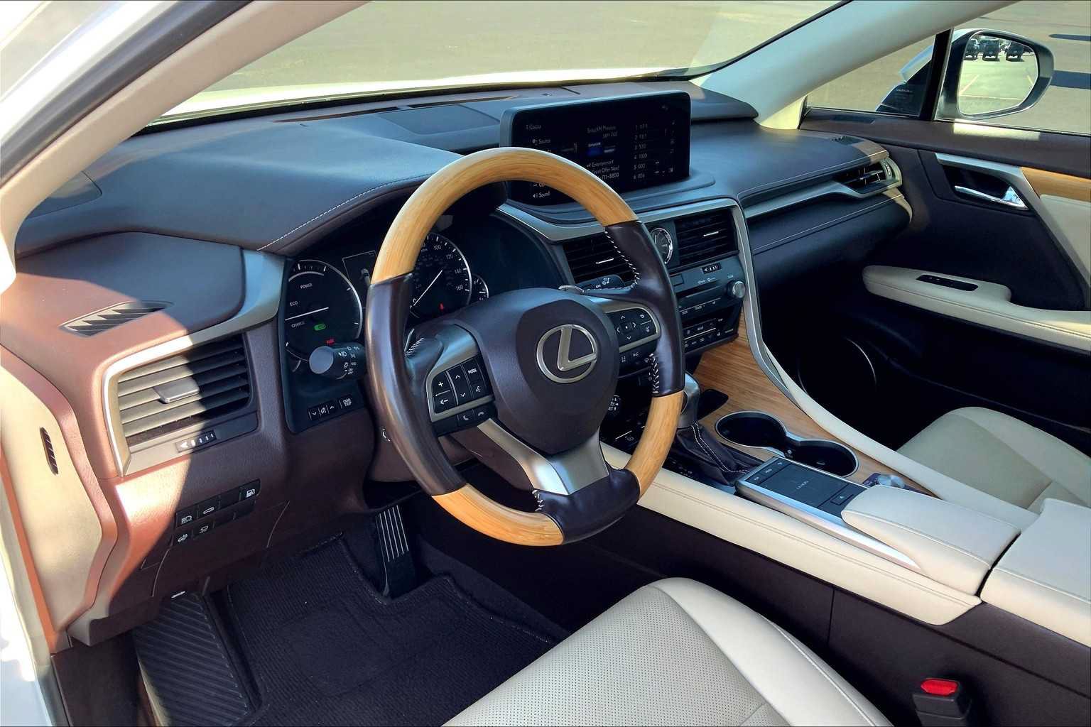 Used 2020 Lexus RX 450hL AWD w/ Premium Package image 18