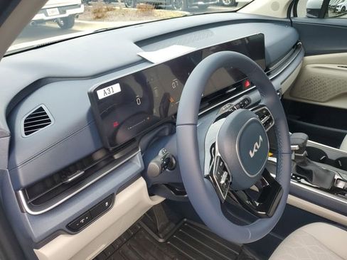 New 2026 Kia Carnival EX image 17