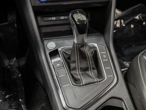 Used 2024 Volkswagen Tiguan SE FWD image 22