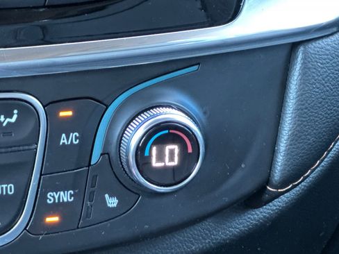 Used 2020 Chevrolet Traverse LT w/ LPO, Blackout Package image 32