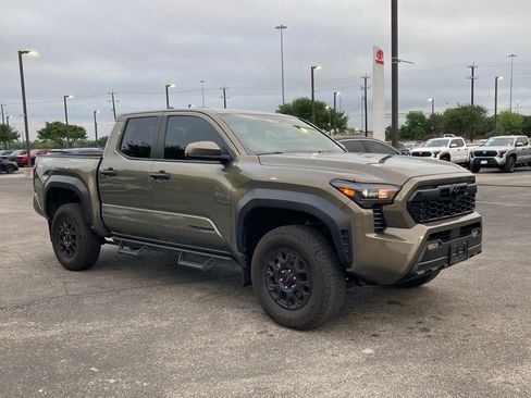 Used 2024 Toyota Tacoma TRD Off-Road image 3