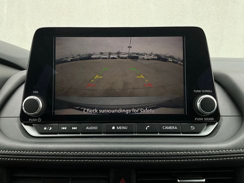 Used 2025 Nissan Rogue SV image 31