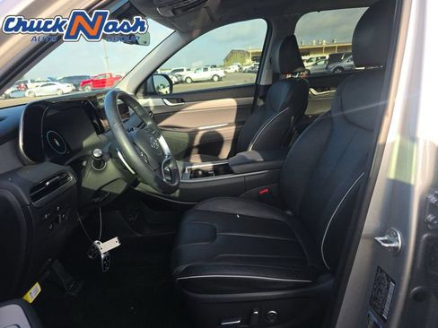 Used 2024 Hyundai Palisade SEL w/ Premium Package FWD image 11